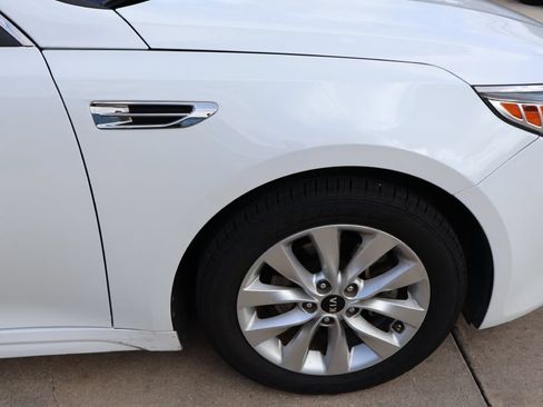 Used 2016 Kia Optima LX w/ Option Group 014 FWD image 10