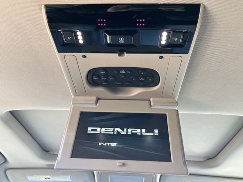 Used 2017 GMC Yukon Denali w/ Open Road Package image 20