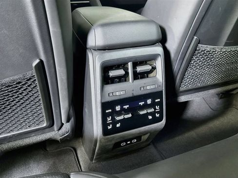 Certified 2025 Porsche Macan 4S Electric AWD/4WD image 20