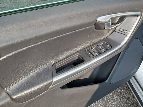 Used 2014 Volvo S60 T5 image 19