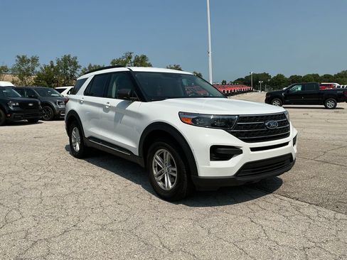 Used 2023 Ford Explorer XLT AWD/4WD image 7