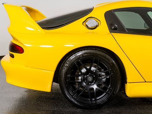 Used 2001 Dodge Viper GTS image 8