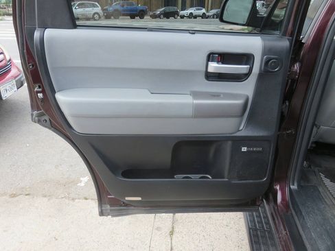Used 2015 Toyota Sequoia Limited AWD/4WD image 33