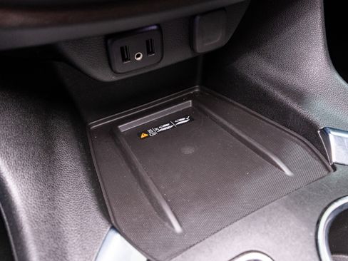 Used 2023 Chevrolet Traverse LT image 23