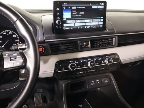 Used 2023 Honda Pilot Touring image 5