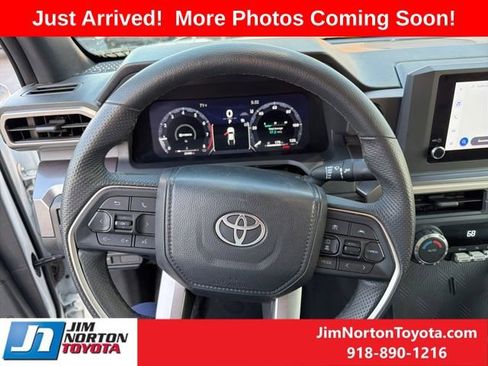 Used 2025 Toyota Tacoma TRD Off-Road image 10