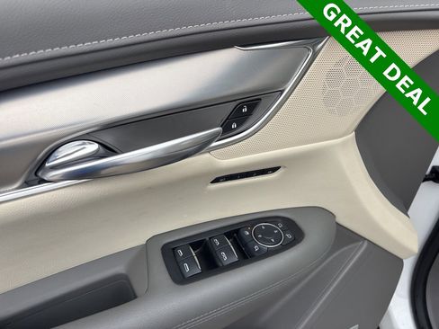 Used 2017 Cadillac XT5 Luxury w/ Driver Awareness Package image 15