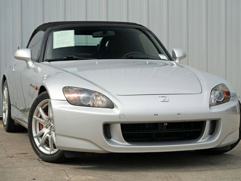 Used 2006 Honda S2000 image 2