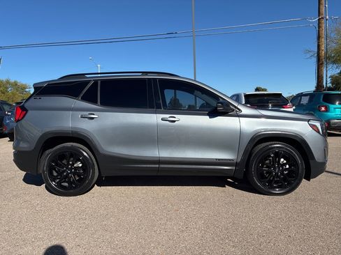 Used 2020 GMC Terrain SLE w/ Elevation Edition image 6