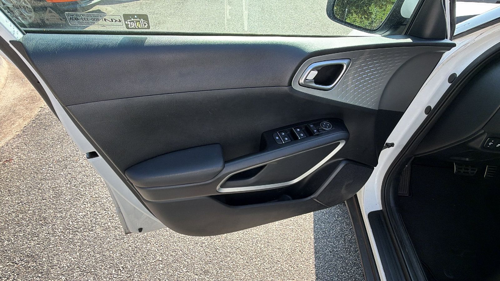 Used 2023 Kia Soul LX w/ LX Technology Package FWD image 14
