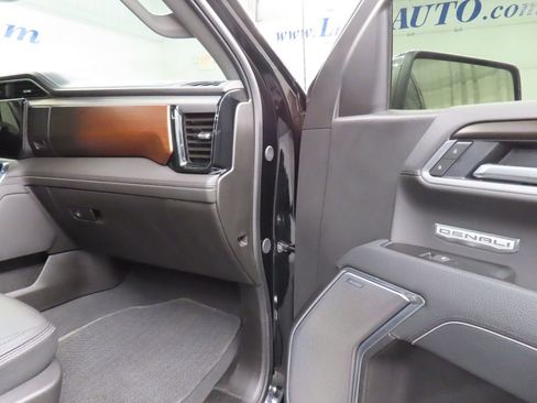 Used 2025 GMC Sierra 1500 Denali AWD/4WD image 31