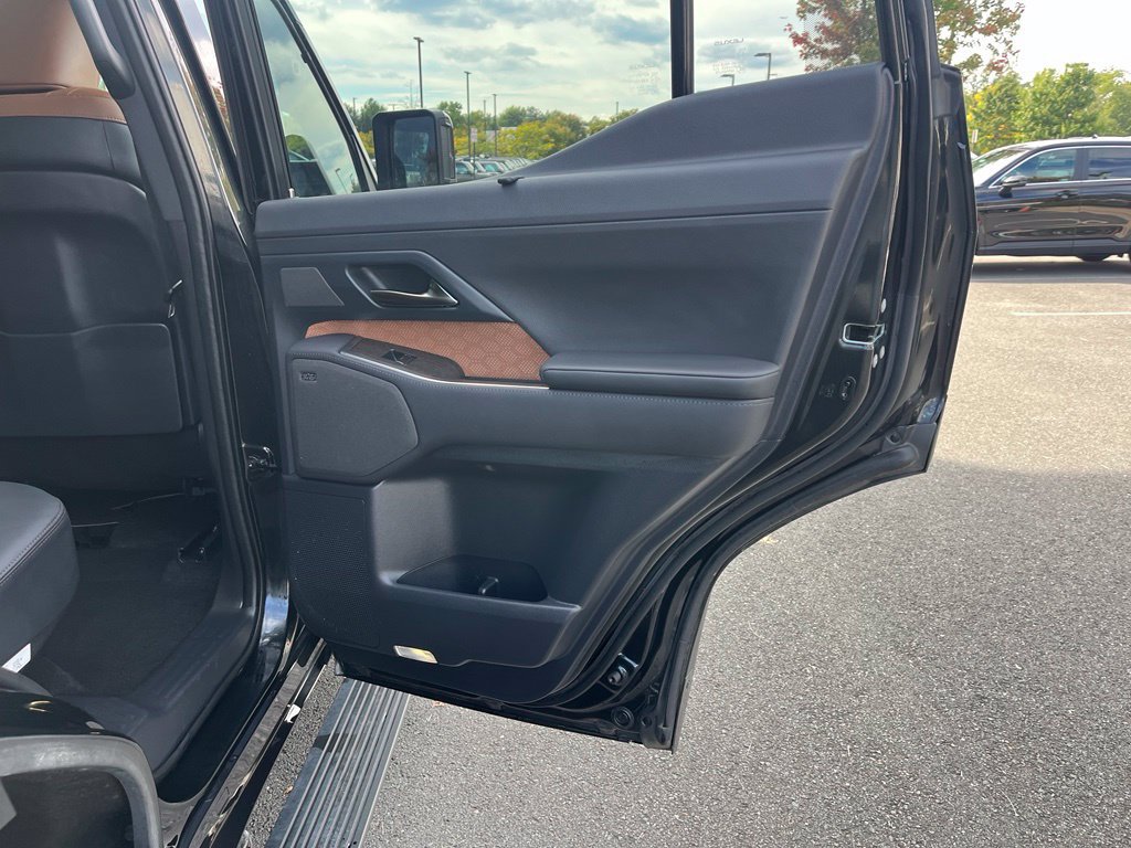 Used 2024 Lexus GX 550 w/ Accessory Package (Z1) AWD/4WD image 19