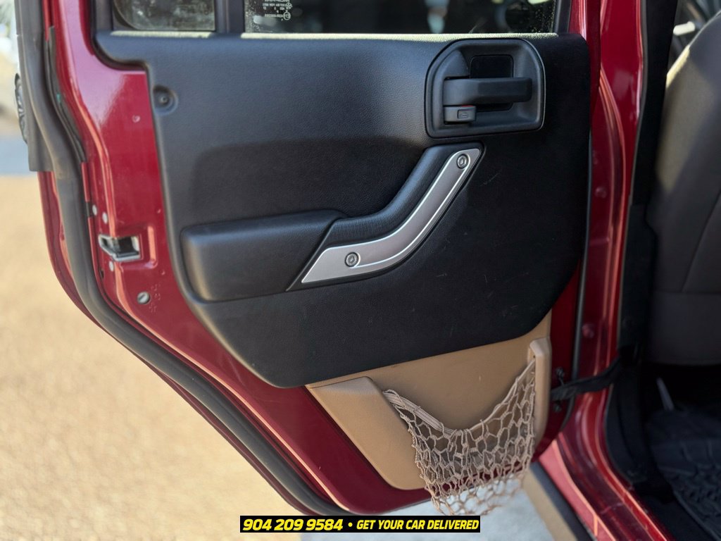 Used 2013 Jeep Wrangler Unlimited Rubicon w/ Connectivity Group AWD/4WD image 12