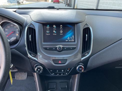 Used 2017 Chevrolet Cruze LT image 21