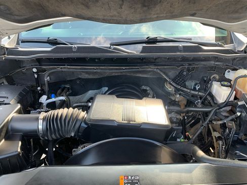 Used 2021 Chevrolet Silverado 2500 Custom w/ Custom Value Package image 9