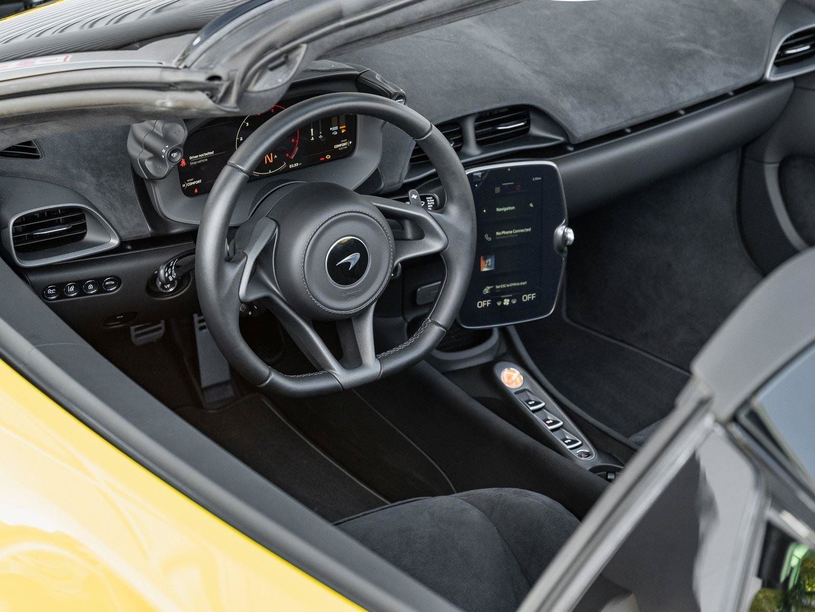 Used 2025 McLaren Artura Spider RWD image 24
