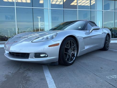Used 2007 Chevrolet Corvette Coupe w/ Preferred Equipment Group image 2