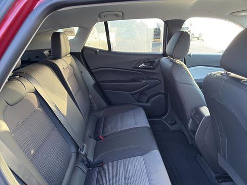 Used 2025 Chevrolet Trax LT w/ LT Convenience Package image 10