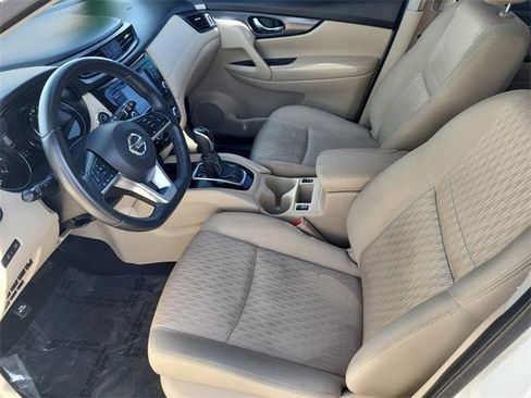 Used 2020 Nissan Rogue SV image 25