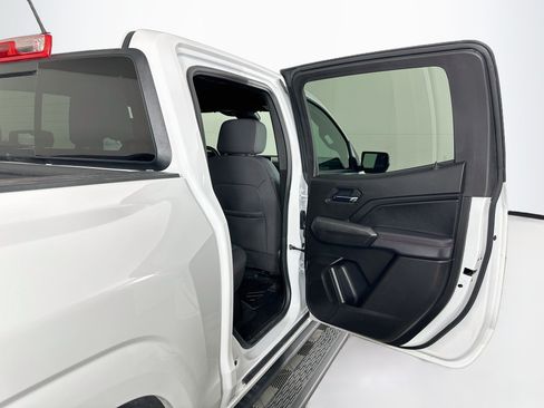 Used 2025 Chevrolet Colorado Z71 AWD/4WD image 29