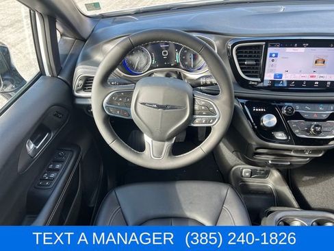 New 2026 Chrysler Pacifica Select image 13