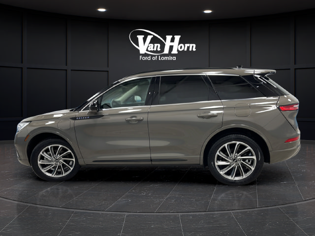 Used 2025 Lincoln Corsair Grand Touring AWD/4WD image 6