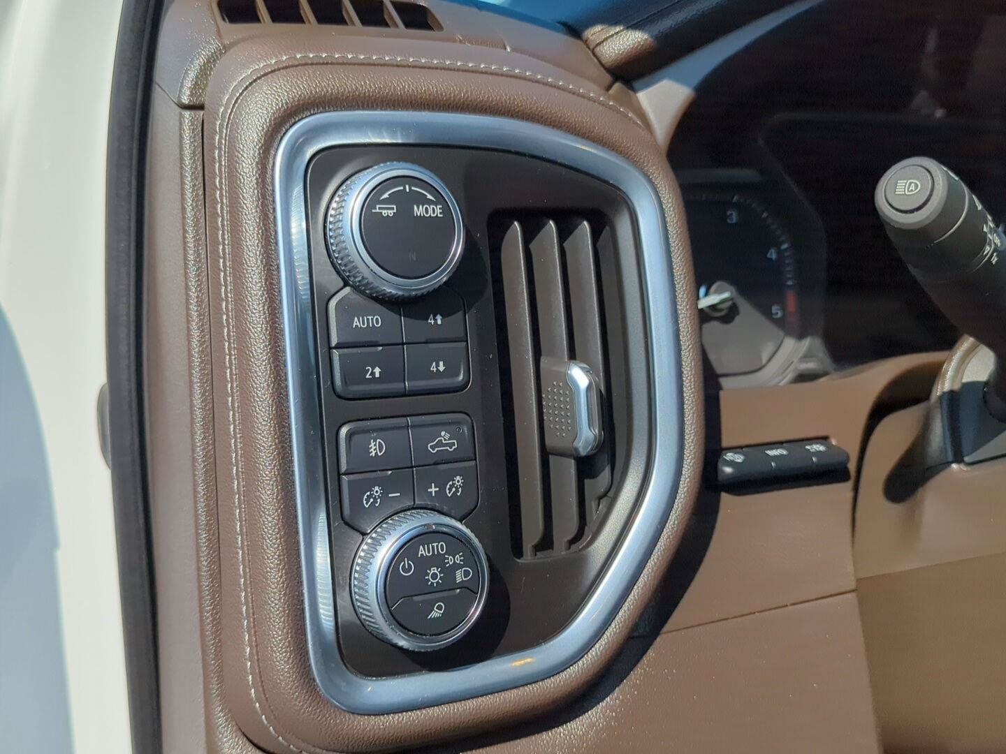 Used 2020 GMC Sierra 3500 SLT w/ SLT Premium Plus Package AWD/4WD image 15