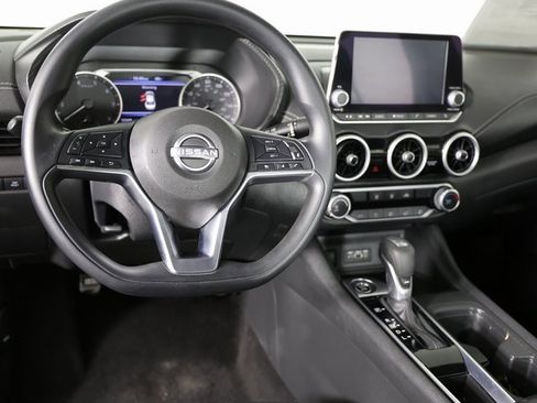 Used 2025 Nissan Sentra SV image 9
