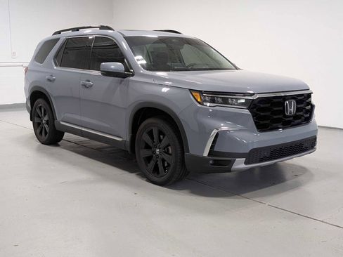 Used 2024 Honda Pilot Touring image 6