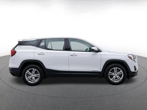 Used 2024 GMC Terrain SLE AWD/4WD image 9