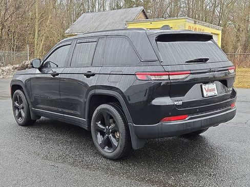 Used 2023 Jeep Grand Cherokee Limited w/ Black Appearance Package image 4