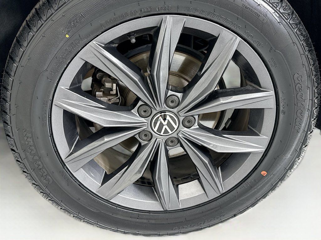 Used 2022 Volkswagen Tiguan SE FWD image 29