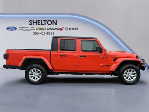 Used 2023 Jeep Gladiator Sport AWD/4WD image 7