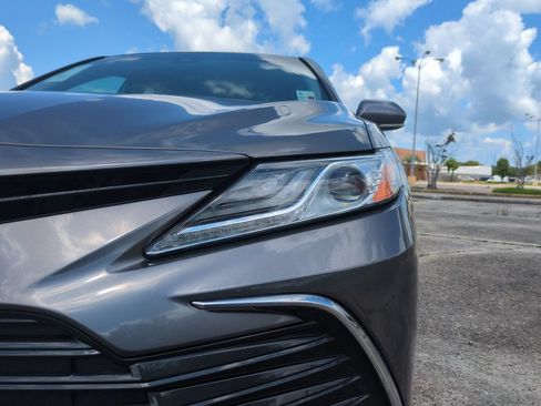 Used 2021 Toyota Camry XLE FWD image 10
