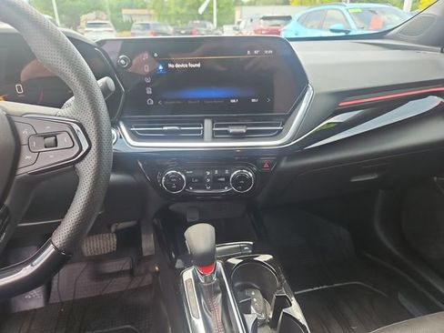 Used 2024 Chevrolet Trax RS w/ Driver Confidence Package FWD image 18