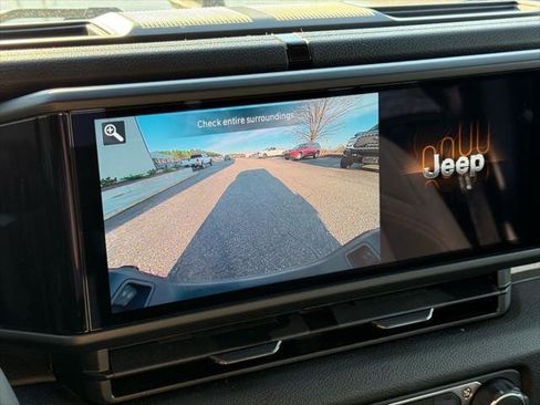 Certified 2025 Jeep Gladiator Sport image 18