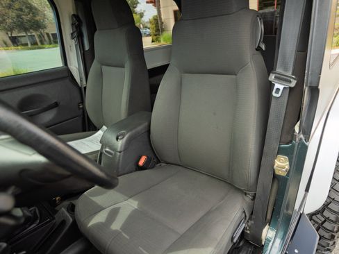 Used 2006 Jeep Wrangler Unlimited Rubicon AWD/4WD image 11