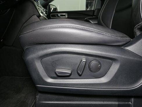 Used 2022 Ford Explorer XLT w/ Equipment Group 202A image 40