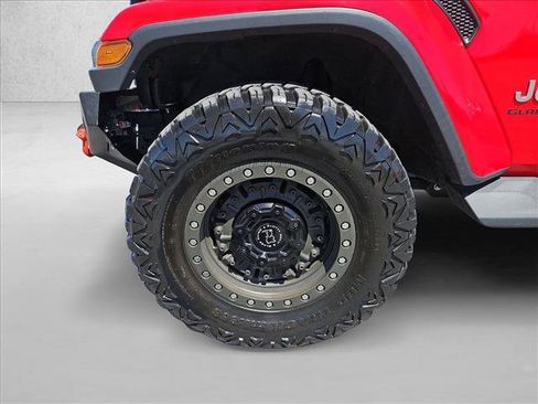 Used 2020 Jeep Gladiator Overland w/ Popular Equipment Package AWD/4WD image 24