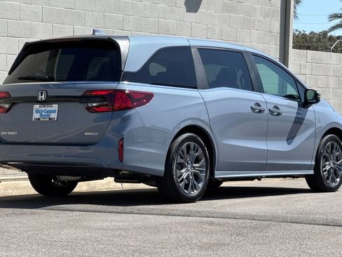 New 2026 Honda Odyssey Touring image 4