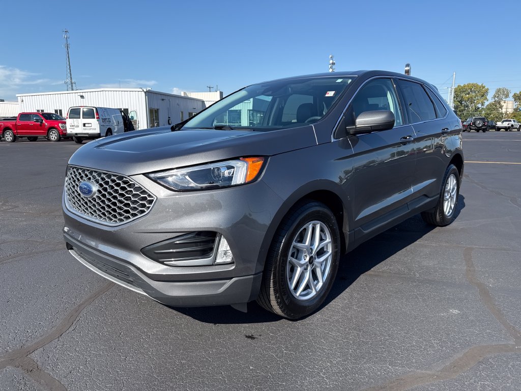 Used 2023 Ford Edge SEL w/ Convenience Package AWD/4WD image 4