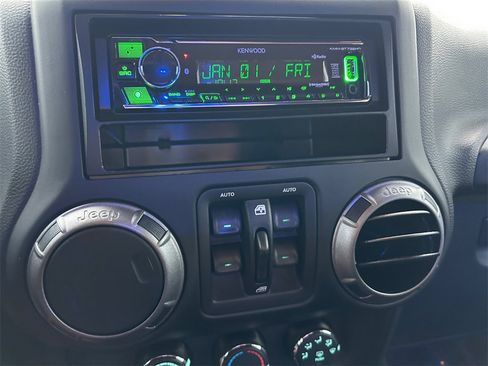 Used 2018 Jeep Wrangler Unlimited Sport S image 31