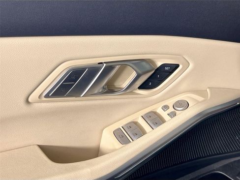 Used 2025 BMW 330i xDrive Sedan w/ Convenience Package image 17