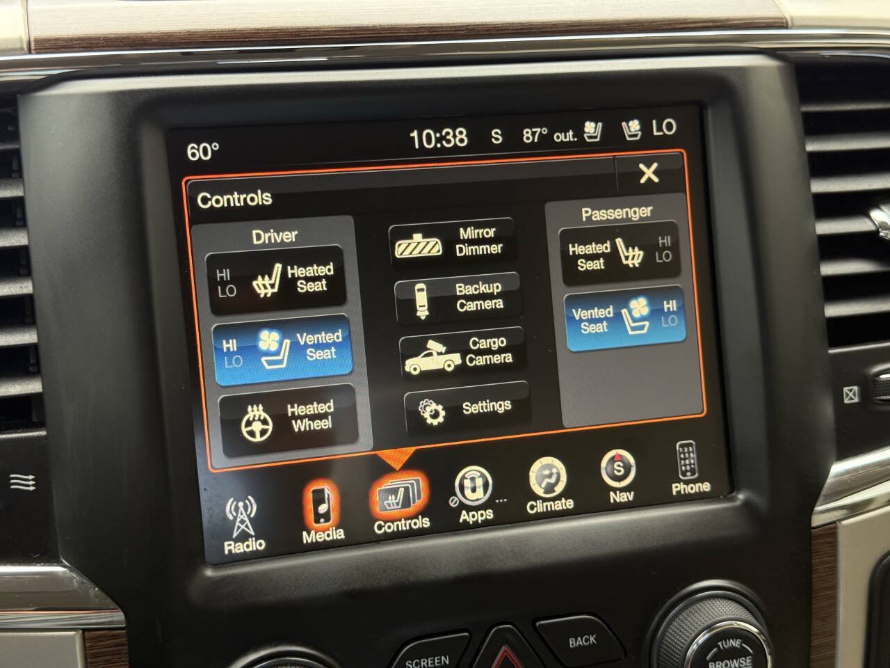Used 2017 RAM 2500 Laramie AWD/4WD image 46