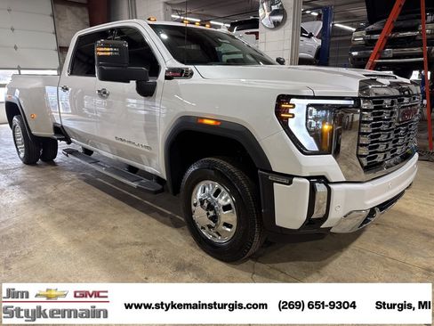 New 2025 GMC Sierra 3500 Denali w/ Denali Reserve Package image 8