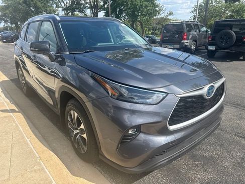 Used 2023 Toyota Highlander XLE AWD/4WD image 8