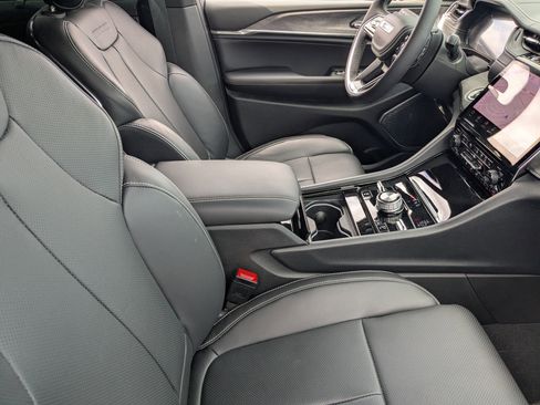 New 2025 Jeep Grand Cherokee Overland w/ Luxury Tech Group IV image 8