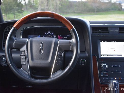 Used 2017 Lincoln Navigator Select AWD/4WD image 20