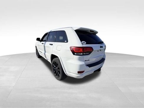 Used 2022 Jeep Grand Cherokee Laredo X AWD/4WD image 4