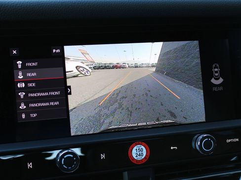 New 2026 Porsche Macan image 18